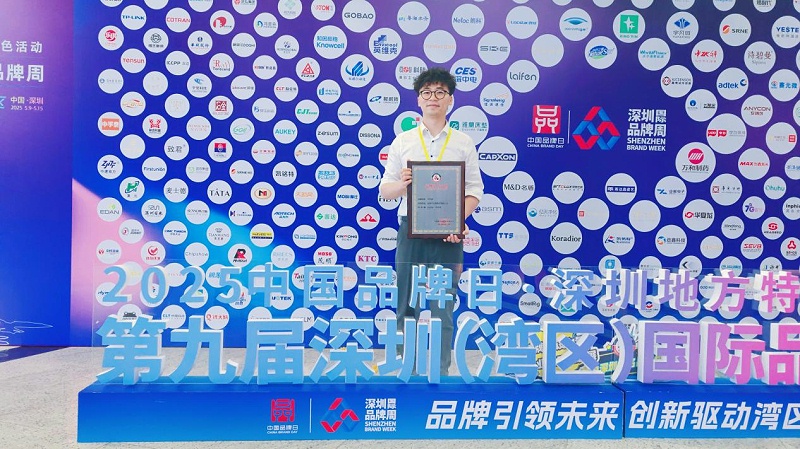 黃總單人領(lǐng)獎(jiǎng)