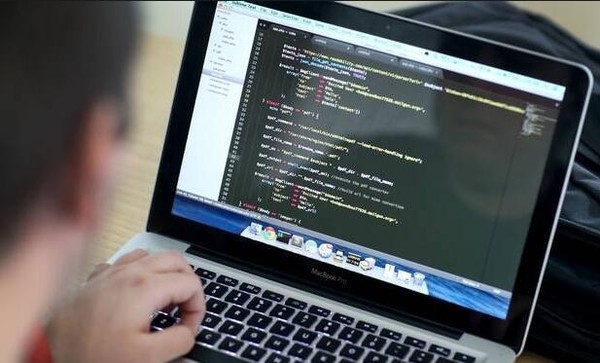 程序不全等于代碼，程序代碼的深入?yún)^(qū)別關(guān)系
